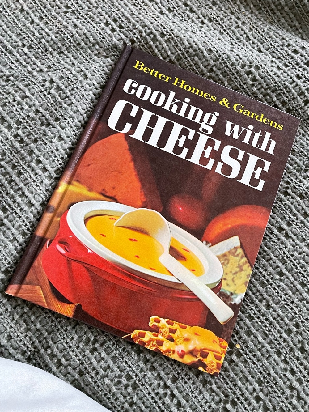 New vintage 1968 Better homes & gardens cooking with cheese cookbook